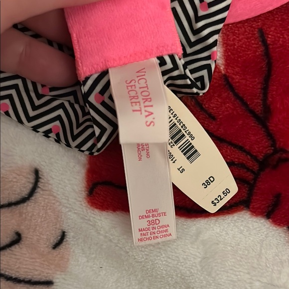 Victoria’s Secret Chevron Patterned Bra with Pink Accents - Picture 3 of 3